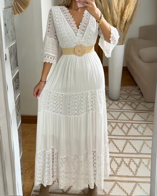 Vestido Largo de Encaje Blanco con Manga Acampanada y Diseño Romántico