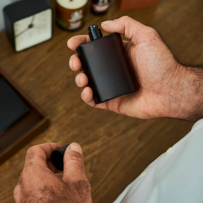 Perfume Clásico Amaderado al Bourbon con un Aroma Cálido y Sofisticado Para Hombre
