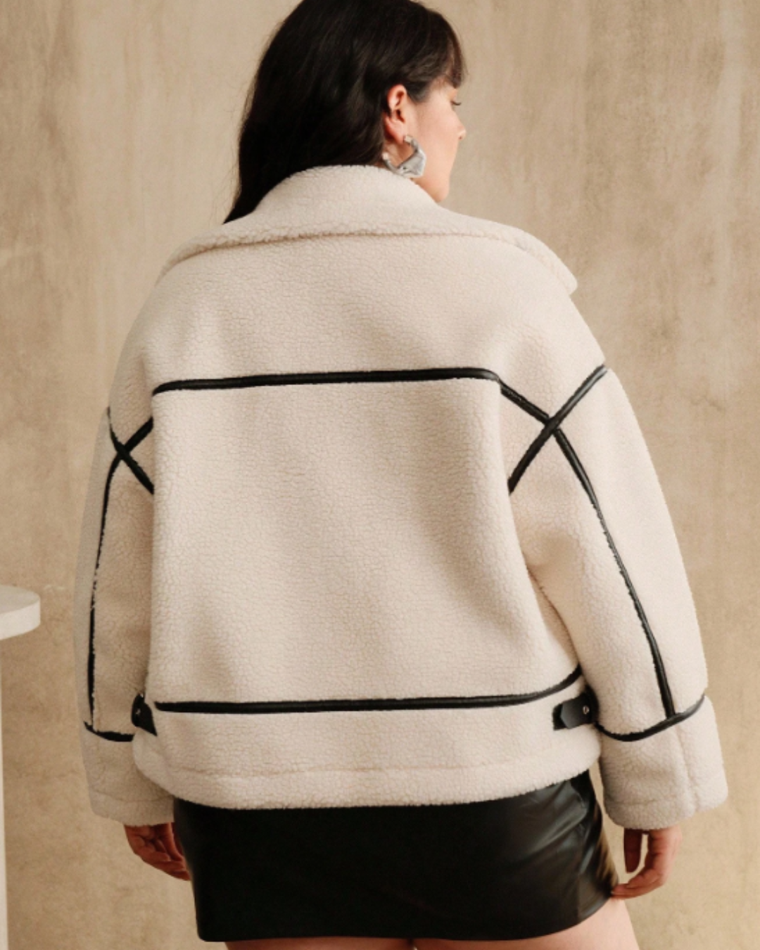 Abrigo con Detalles en Cuero Para Mujer