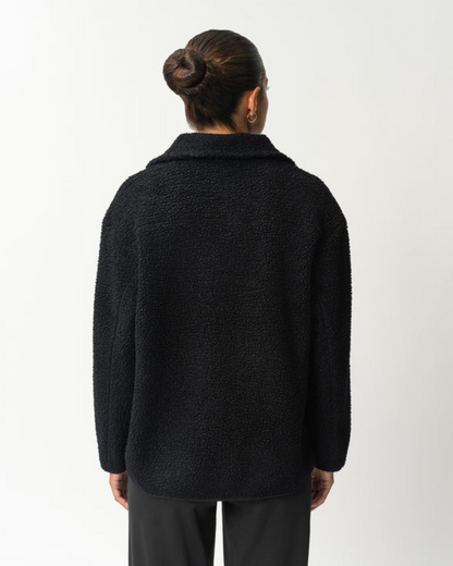 Abrigo de lana con cremallera frontal y cuello alto